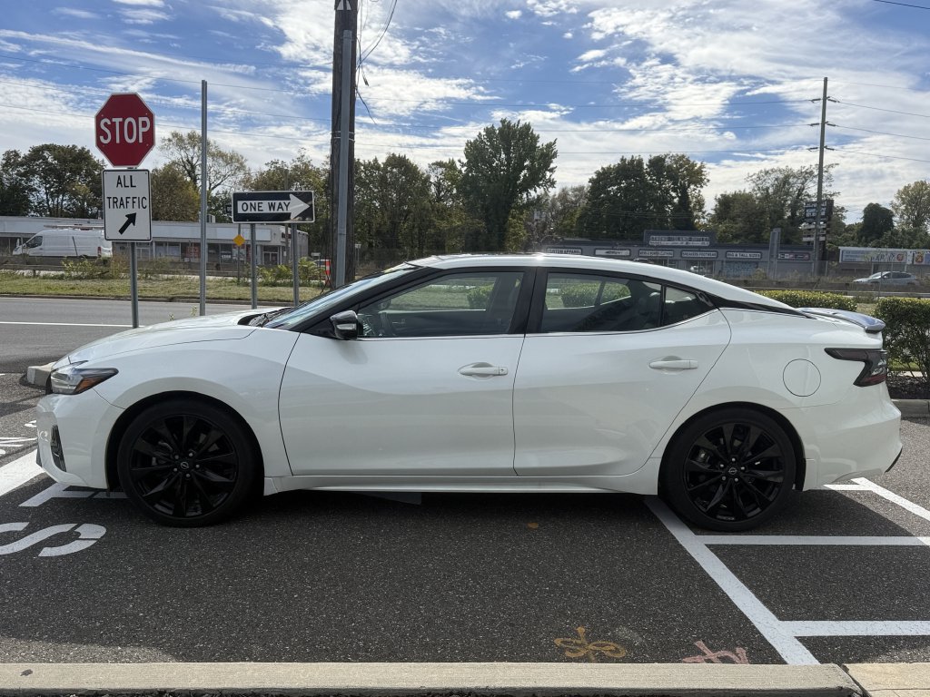 Certified 2023 Nissan Maxima SR w/ Sport Mat Group FWD image 9