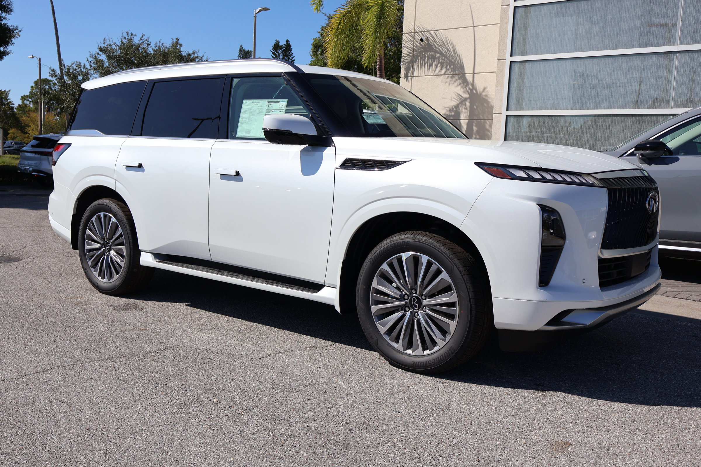 New 2026 INFINITI QX80 Luxe image 8