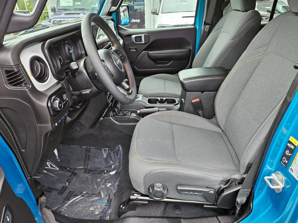 Used 2024 Jeep Wrangler Unlimited AWD/4WD image 17