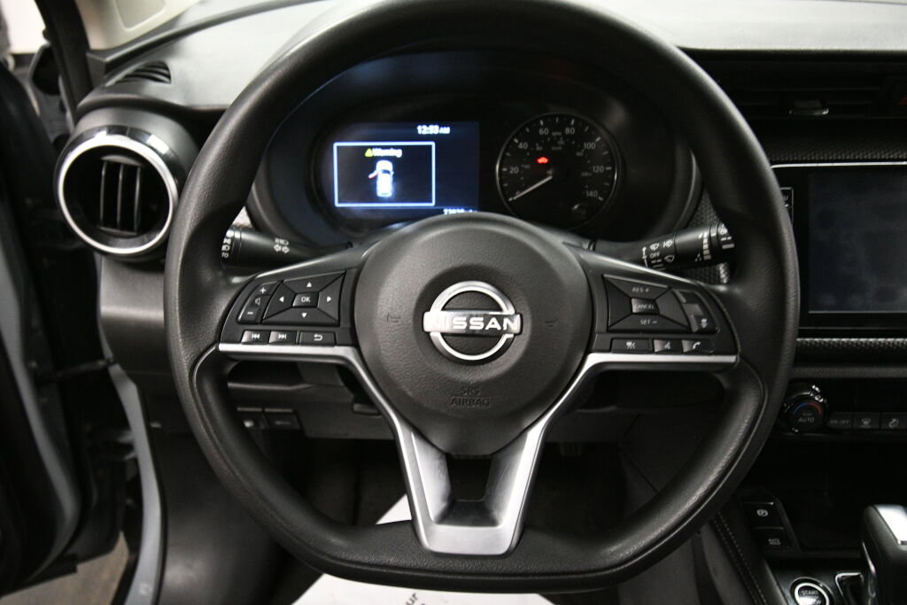 Used 2022 Nissan Kicks SV image 13