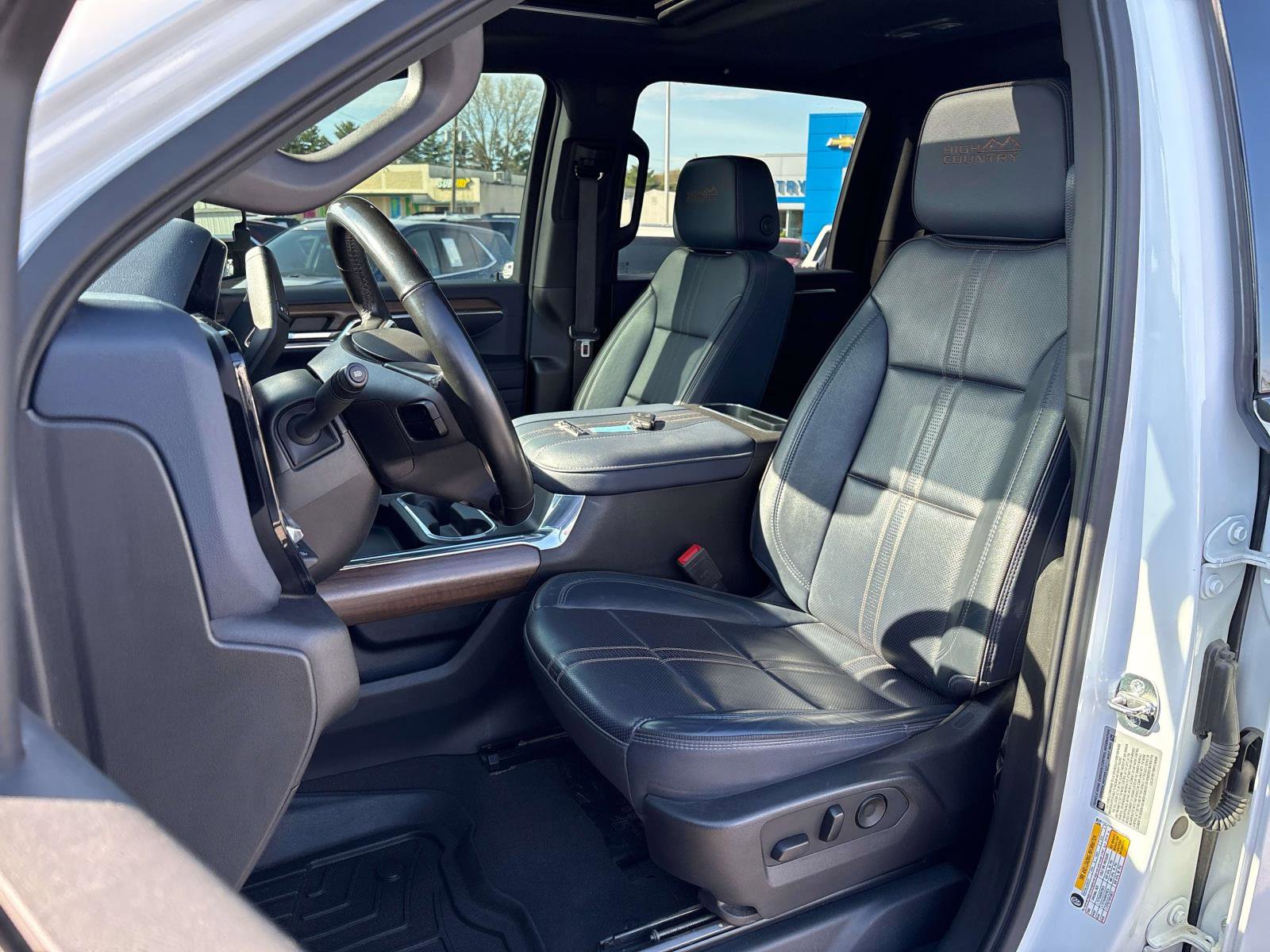 Used 2024 Chevrolet Silverado 2500 High Country w/ High Country Premium Package AWD/4WD image 10