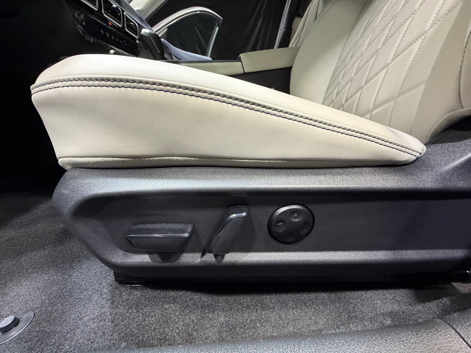 New 2026 Nissan Sentra SL w/ Floor Mat Package FWD image 14