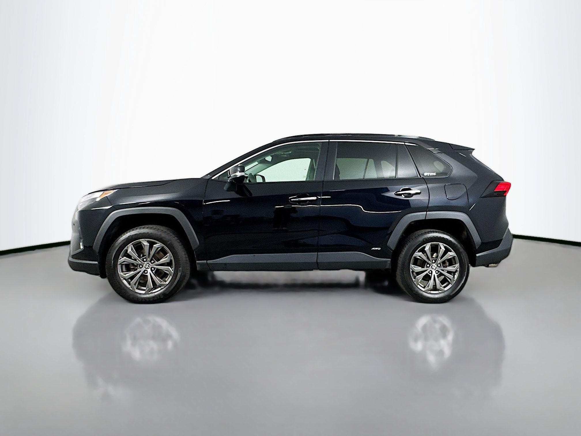 Certified 2023 Toyota RAV4 Limited AWD/4WD image 4
