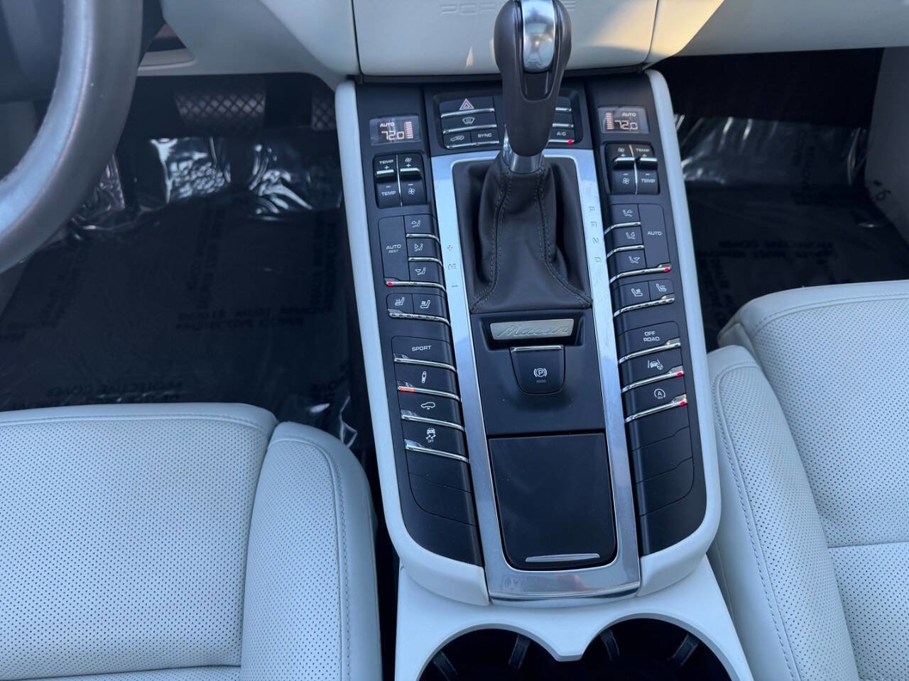 Used 2017 Porsche Macan Turbo image 37