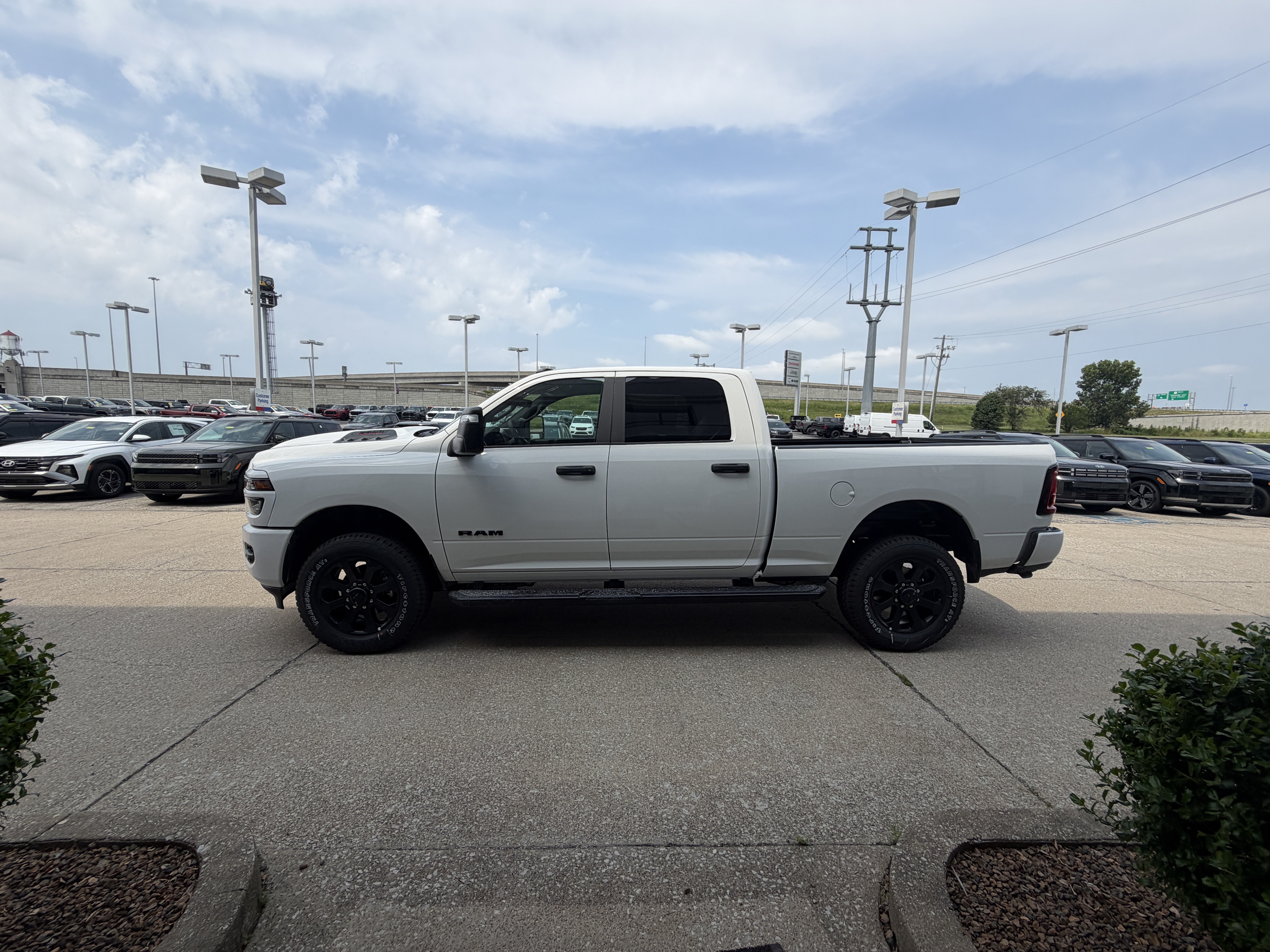 New 2026 RAM 2500 Big Horn AWD/4WD image 14