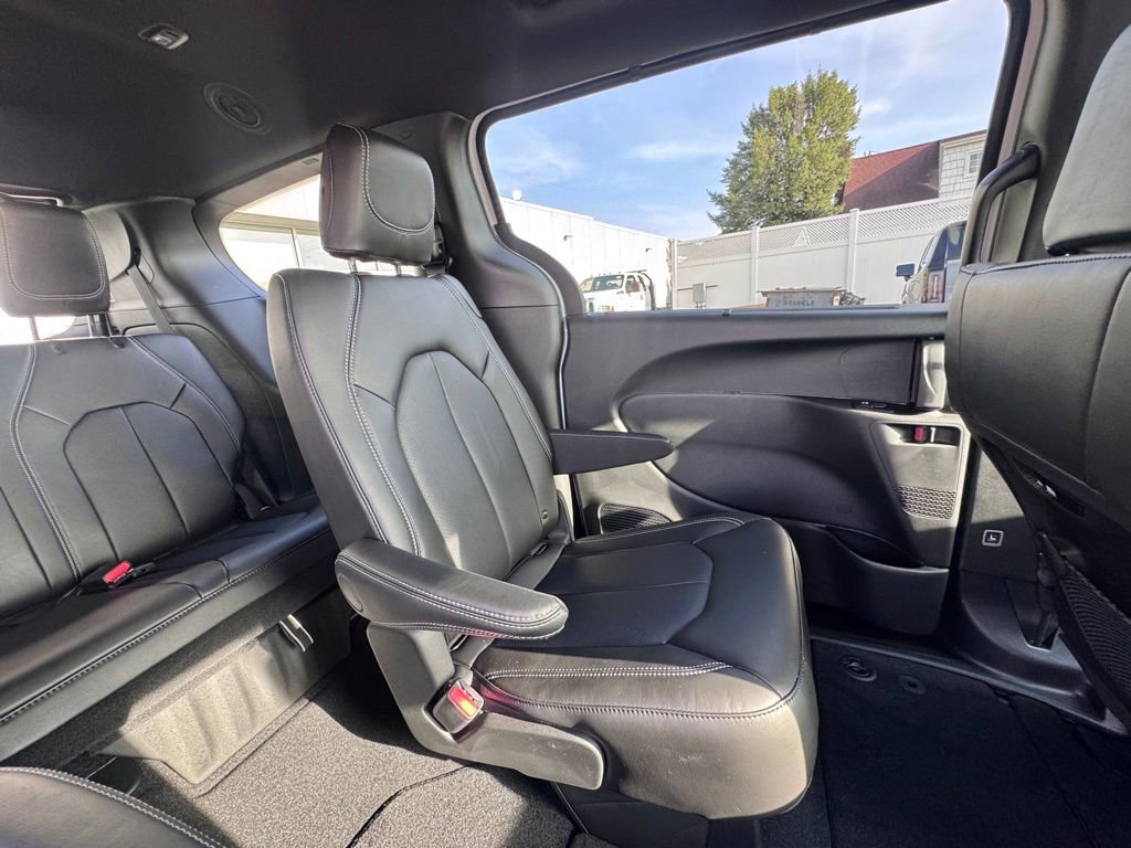 New 2026 Chrysler Pacifica Select AWD/4WD image 24