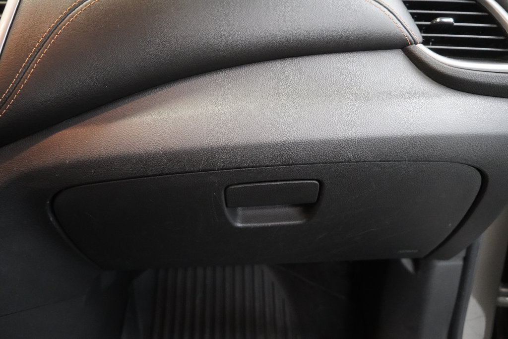 Used 2020 Chevrolet Trax LT w/ Driver Confidence Package FWD image 35