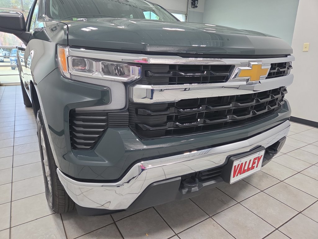 Used 2025 Chevrolet Silverado 1500 LT AWD/4WD image 24
