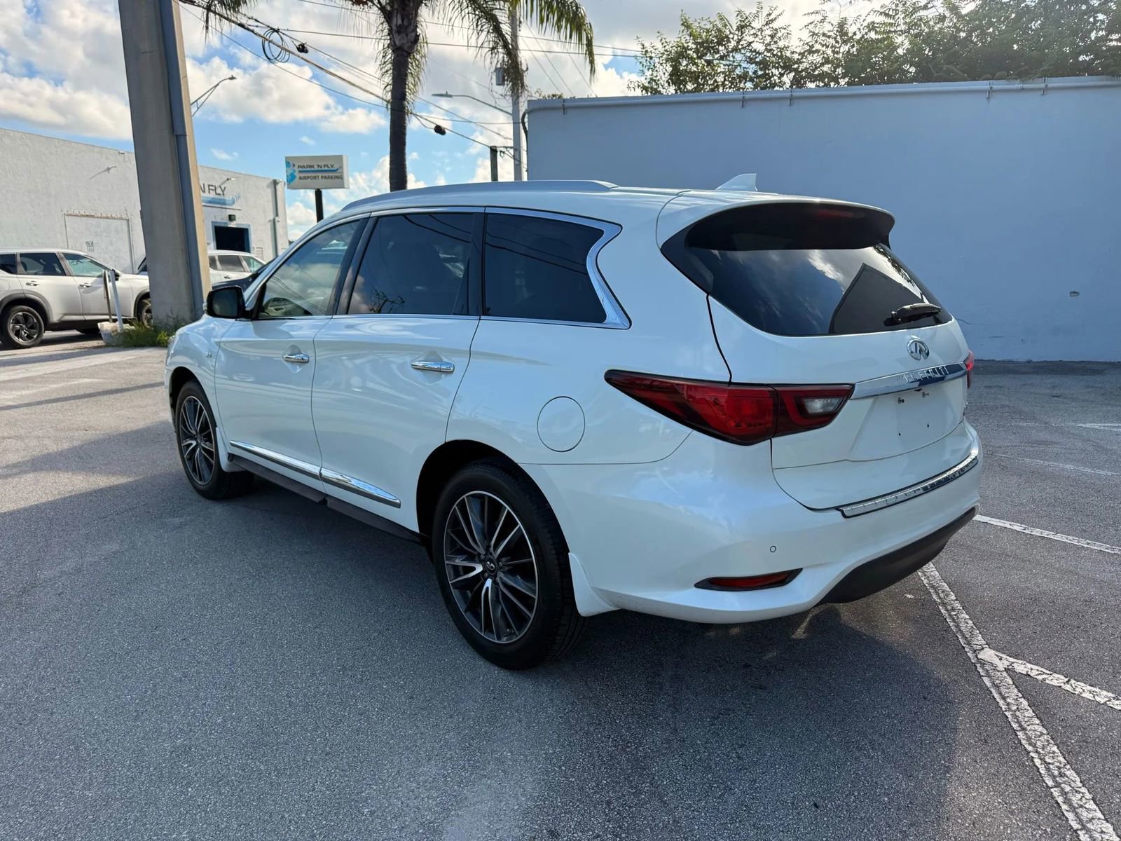 Used 2018 INFINITI QX60 FWD w/ Premium Plus Package image 3