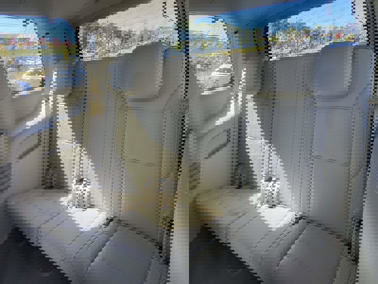 Used 2020 GMC Yukon Denali w/ Enhanced Security Package image 13