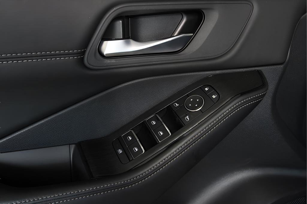 Used 2024 Nissan Rogue SL image 11