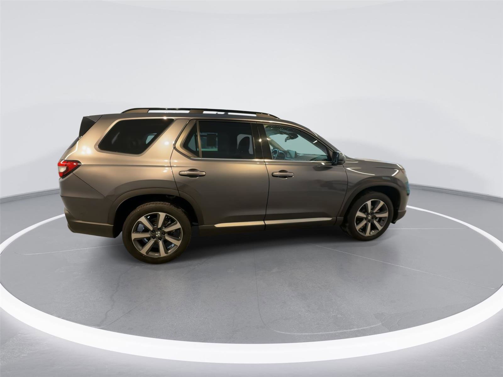 Used 2024 Honda Pilot Touring image 8