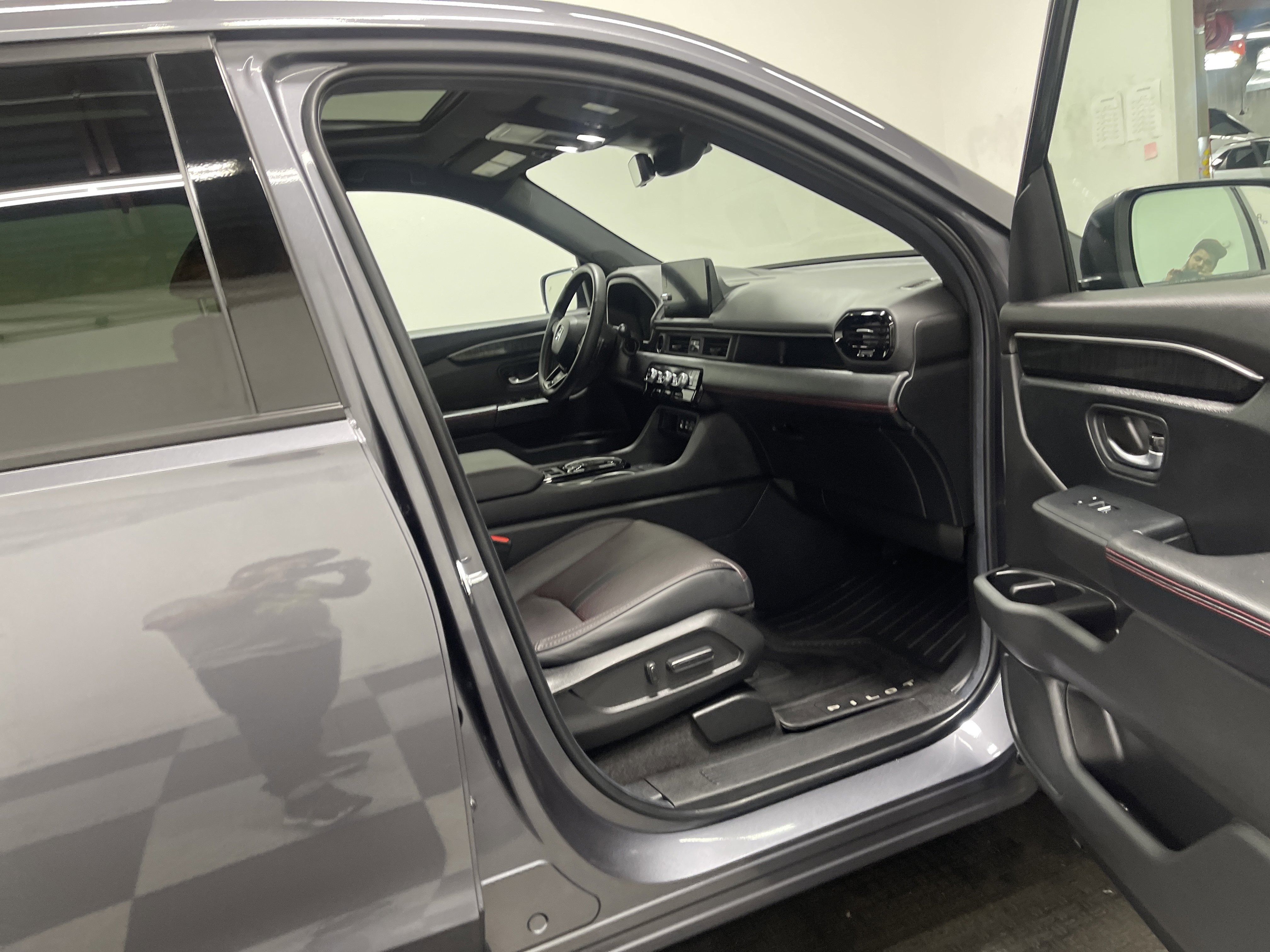 Used 2025 Honda Pilot Black Edition image 26