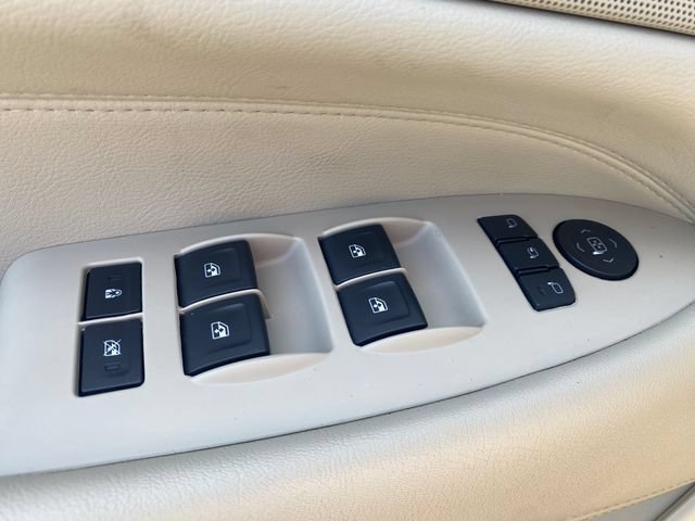Used 2017 Cadillac Escalade Luxury AWD/4WD image 16