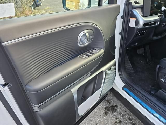New 2026 Hyundai Ioniq 9 Limited AWD/4WD image 18