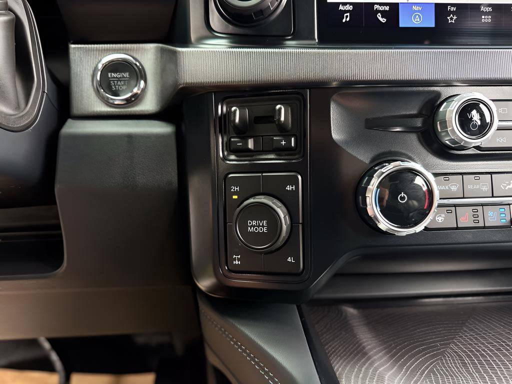 Used 2025 Ford F250 Platinum w/ FX4 Off-Road Package image 16