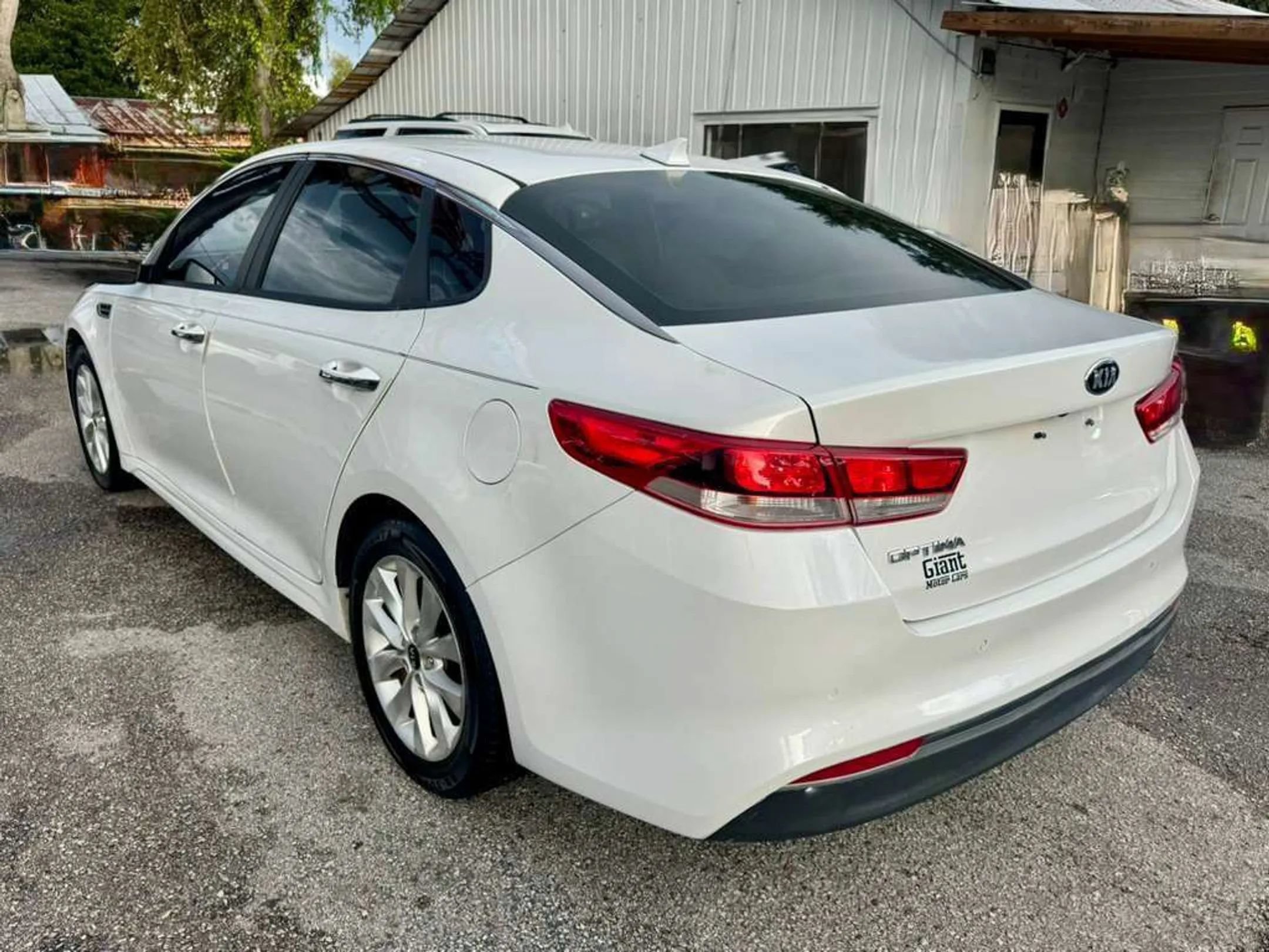 Used 2018 Kia Optima LX w/ 17" Alloy Wheels Package FWD image 11