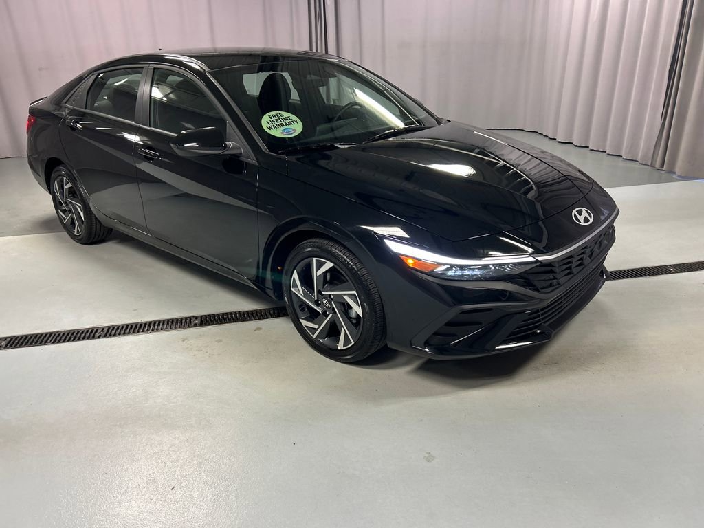 Used 2025 Hyundai Elantra SEL w/ Cargo Package FWD image 1