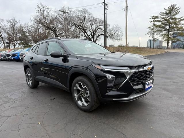 Used 2025 Chevrolet Trax LT w/ Driver Confidence Package image 9