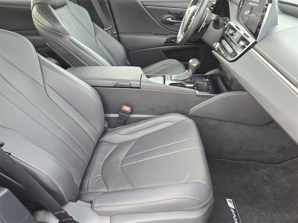 Used 2023 Lexus ES 300h F Sport image 15