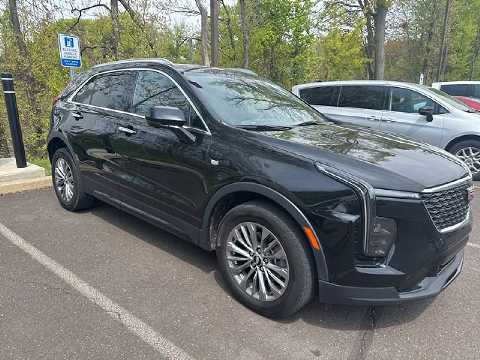 Used 2025 Cadillac XT4 Premium Luxury AWD/4WD image 1