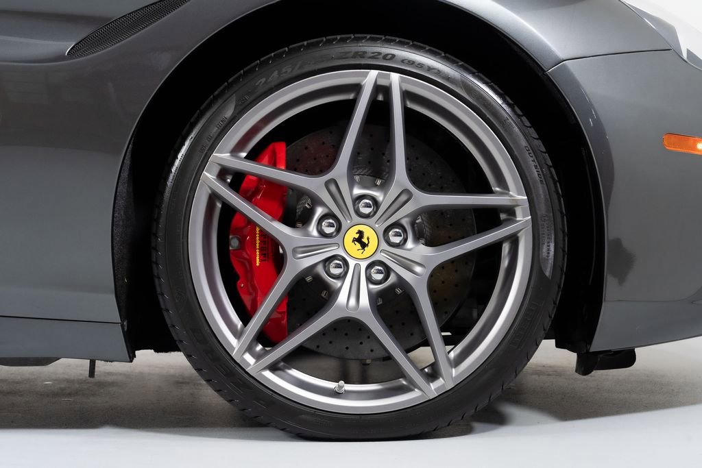 Used 2015 Ferrari California T RWD image 21