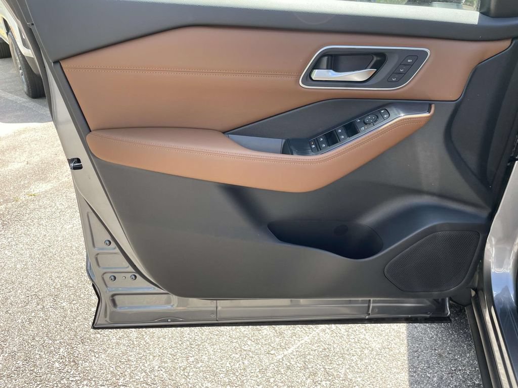 New 2026 Nissan Rogue Platinum AWD/4WD image 14