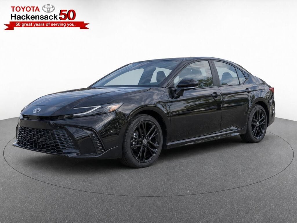 Used 2025 Toyota Camry SE w/ Convenience Package AWD/4WD image 2
