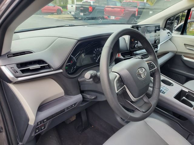 Used 2023 Toyota Sienna XLE FWD image 20