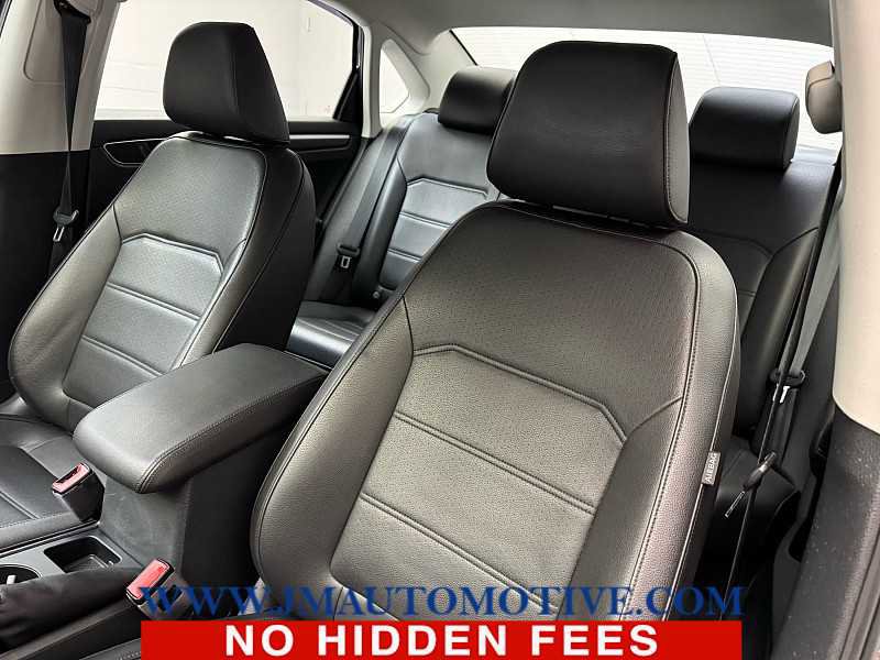 Used 2017 Volkswagen Passat 1.8T R-Line w/ R-Line Lighting Package image 13