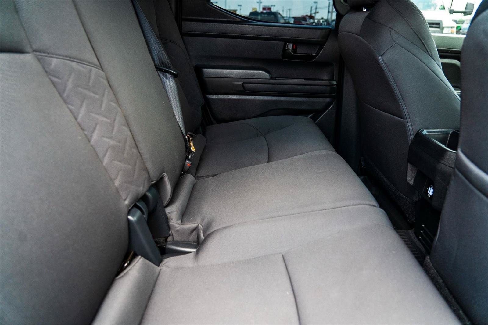 Used 2025 Toyota Tacoma SR5 AWD/4WD image 28