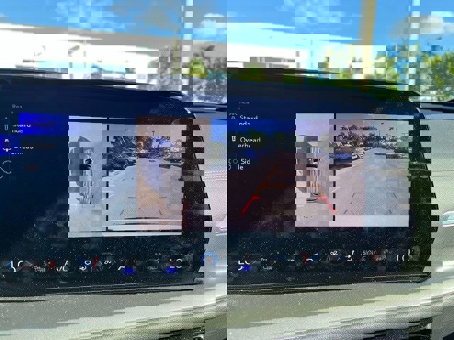 Used 2024 Chevrolet Traverse LT image 10