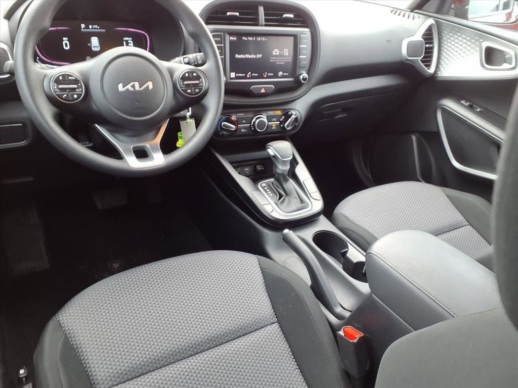 Used 2023 Kia Soul LX image 5