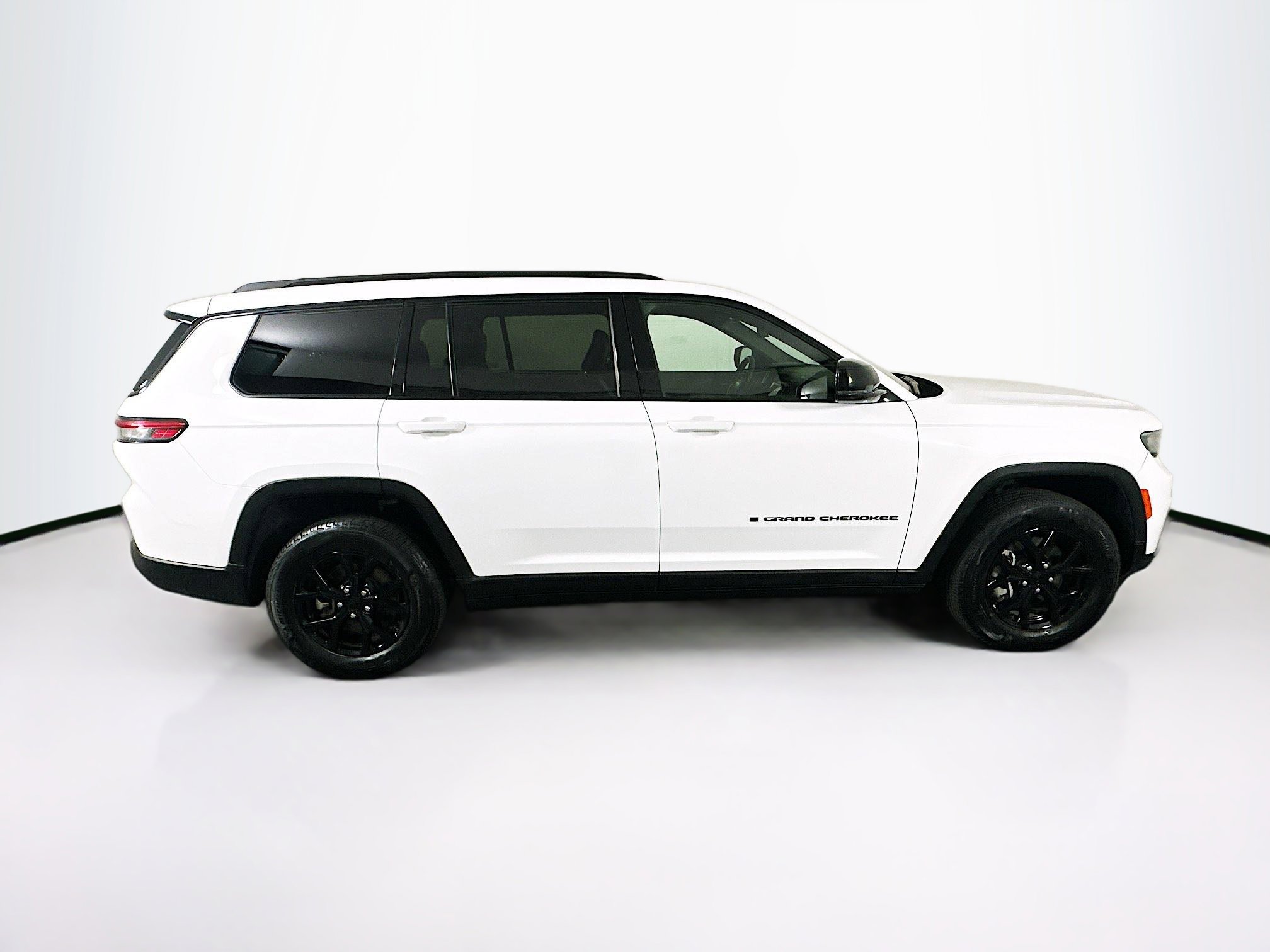 Used 2024 Jeep Grand Cherokee L Laredo image 10