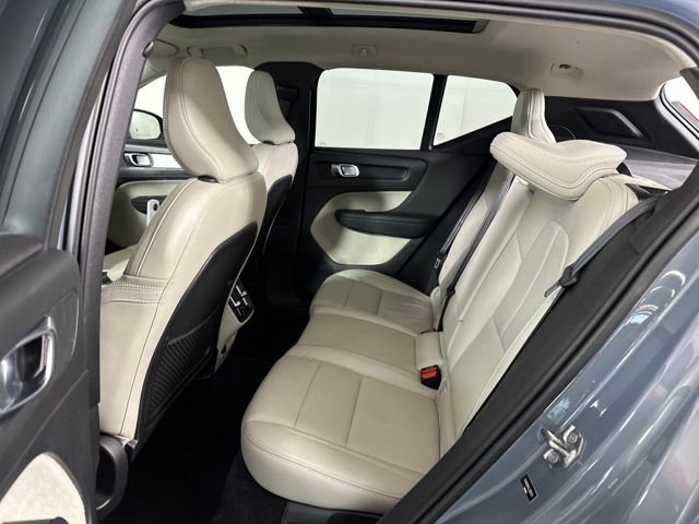 Used 2020 Volvo XC40 T5 Momentum image 26
