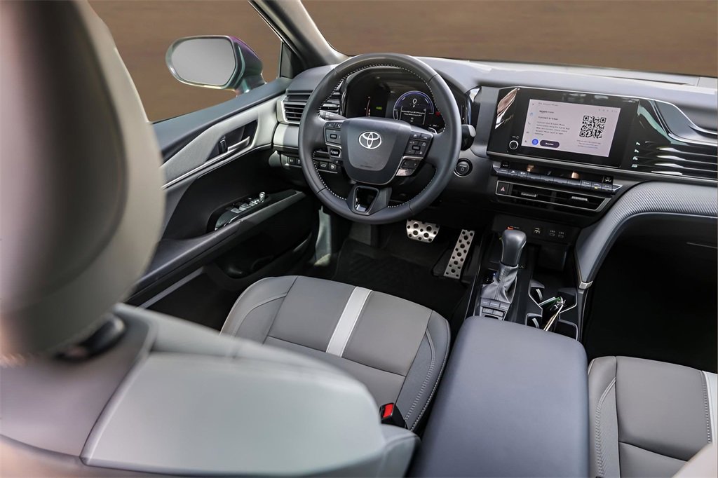 Used 2025 Toyota Camry SE w/ Convenience Package image 27