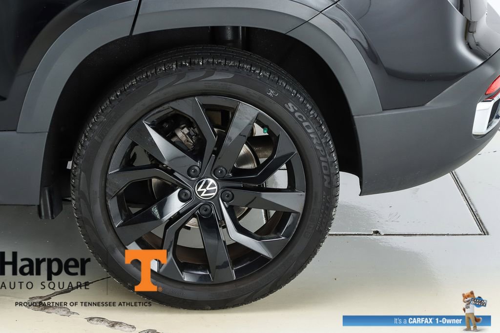 Used 2023 Volkswagen Taos SE w/ Panoramic Sunroof Package FWD image 44