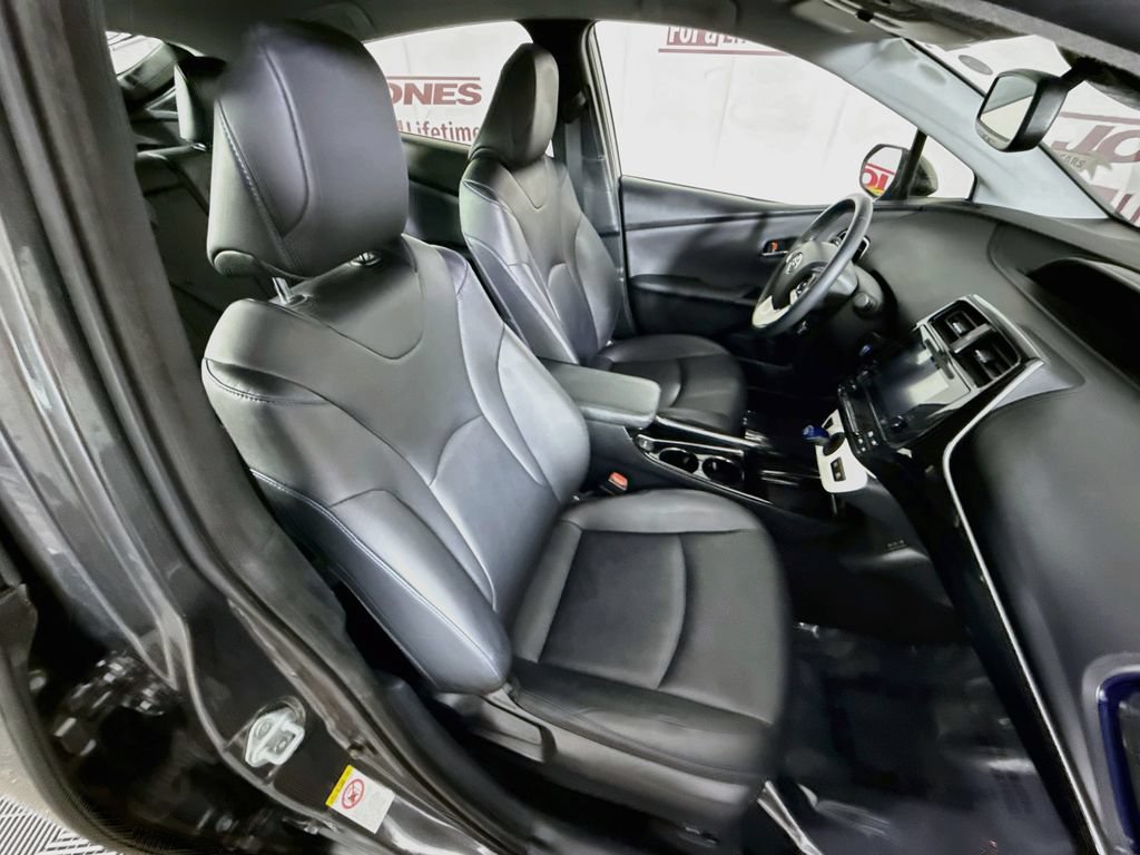 Used 2017 Toyota Prius Four Touring FWD image 30