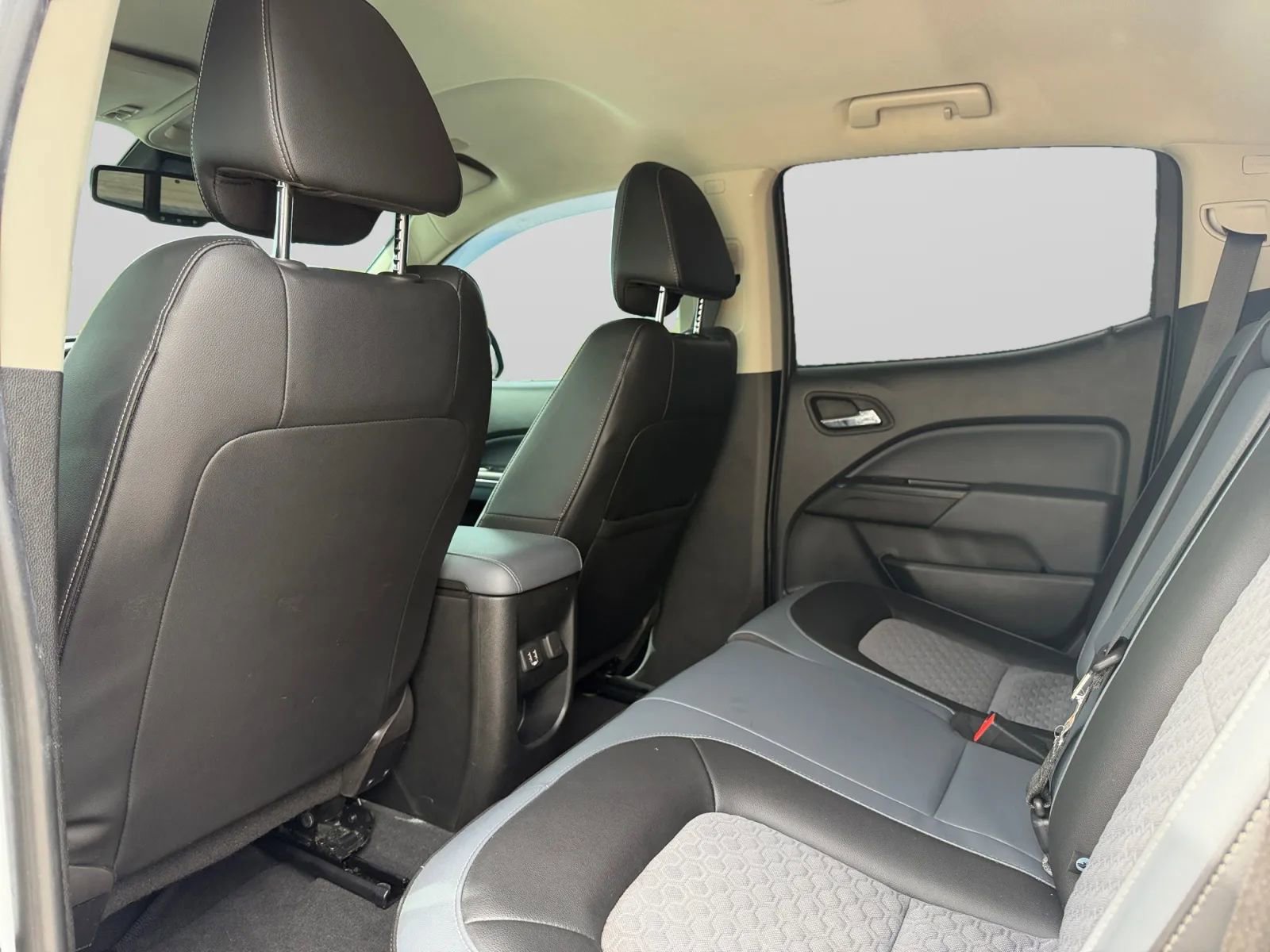 Used 2022 Chevrolet Colorado Z71 w/ Safety Package RWD image 21