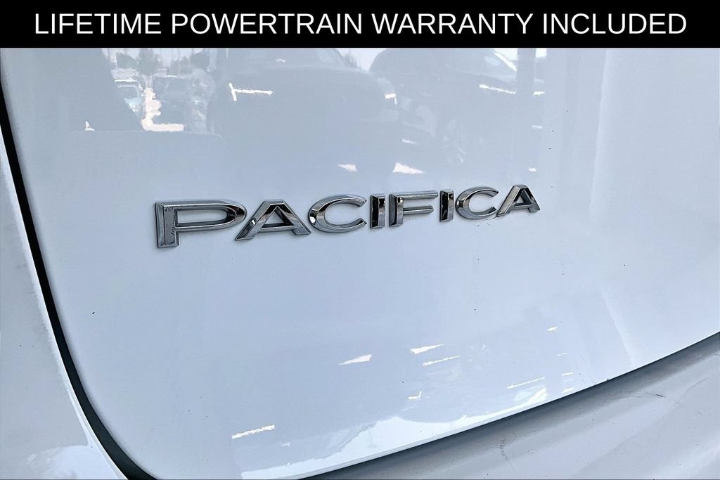 Used 2024 Chrysler Pacifica Touring-L FWD image 42