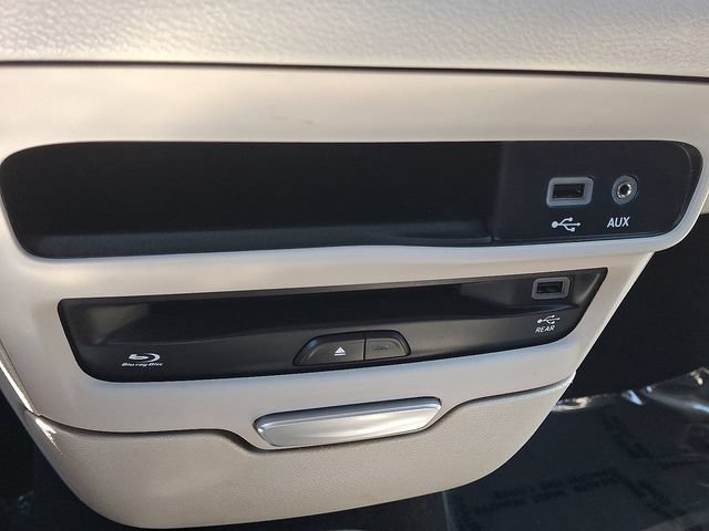 Used 2019 Chrysler Pacifica Touring-L Plus w/ Advanced Safetytec Group FWD image 21