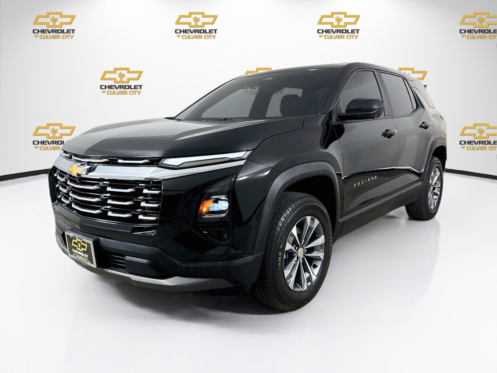 Used 2025 Chevrolet Equinox LT w/ Safety and Technology Package FWD image 3