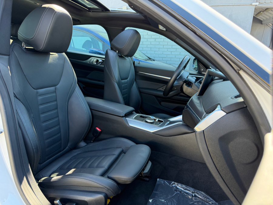 Used 2023 BMW i4 eDrive40 w/ M Sport Package image 33