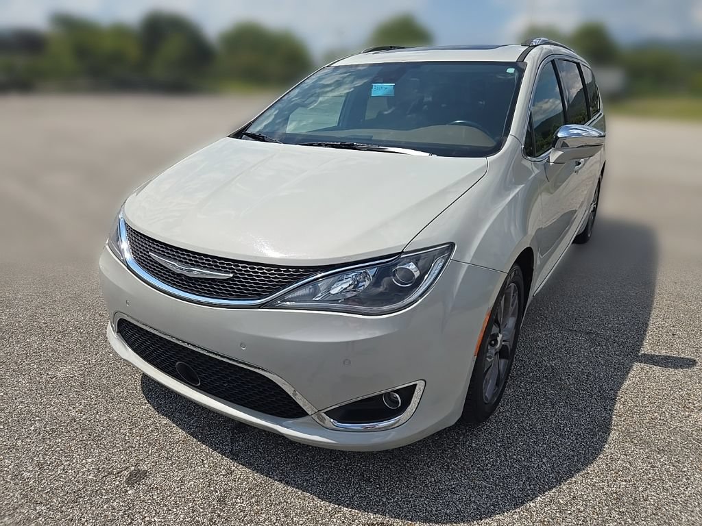 Used 2017 Chrysler Pacifica Limited FWD image 9