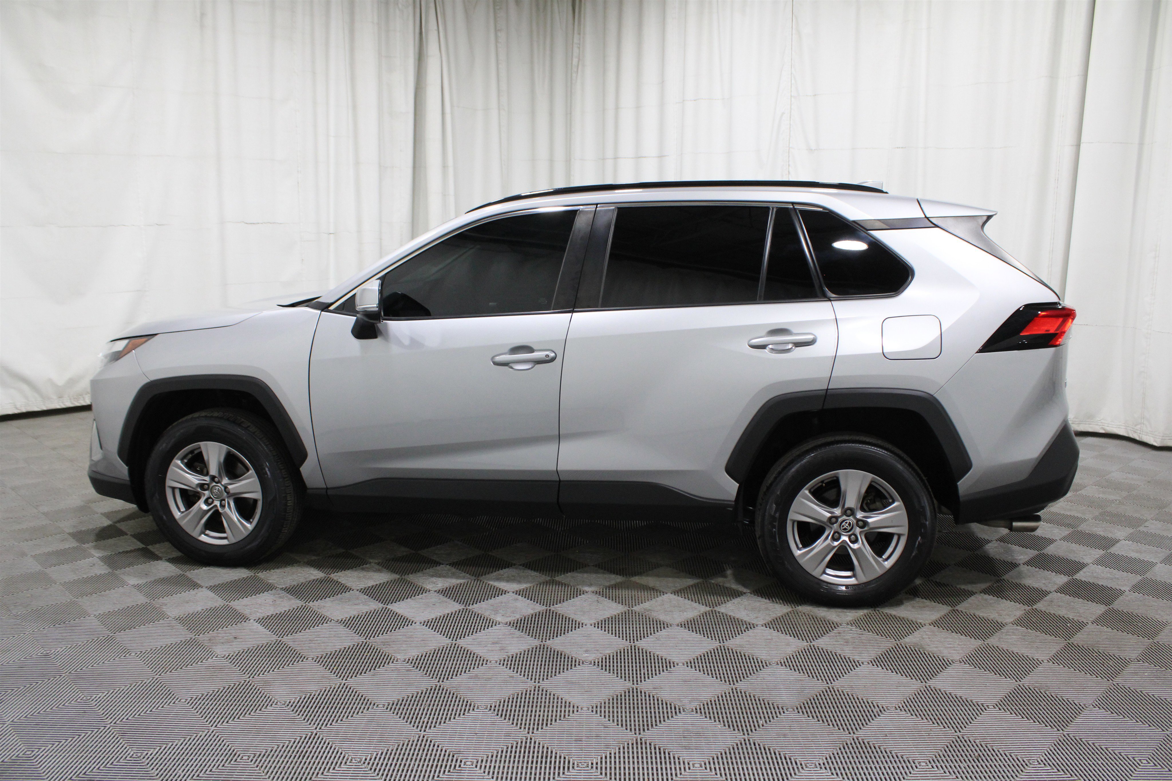 Used 2022 Toyota RAV4 XLE image 32