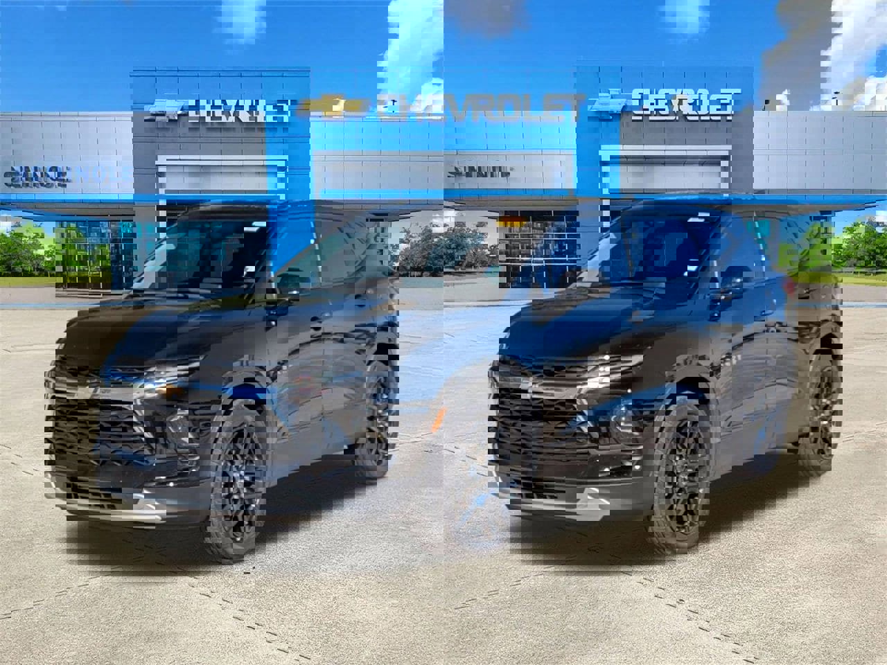 Used 2023 Chevrolet Blazer LT image 2