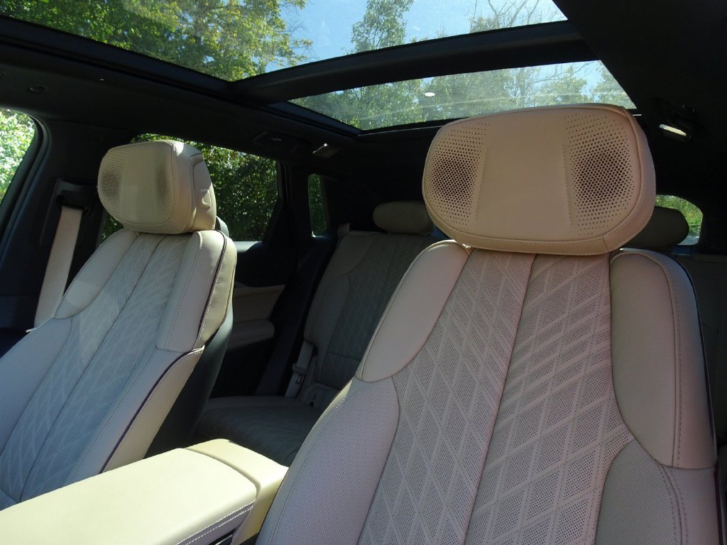 Used 2026 Cadillac Lyriq Signature Luxury w/ Nappa Leather Package AWD/4WD image 9