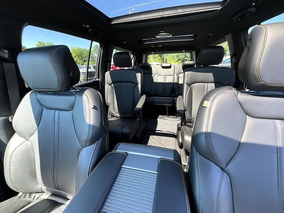 New 2026 Jeep Grand Wagoneer L 4WD image 40