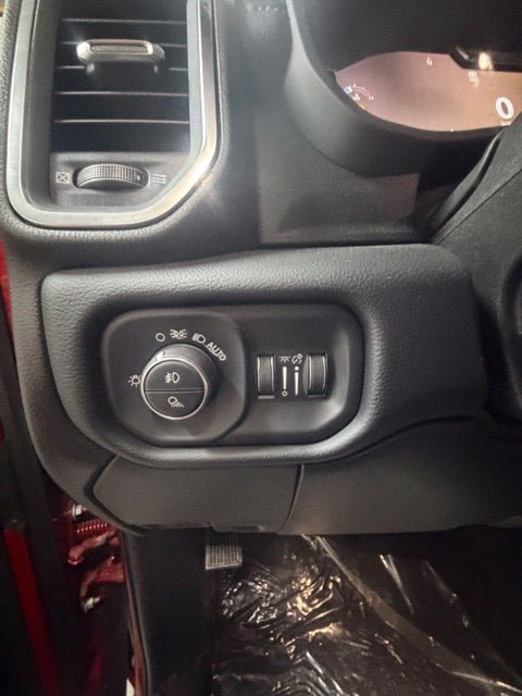 New 2026 RAM 3500 Laramie AWD/4WD image 26