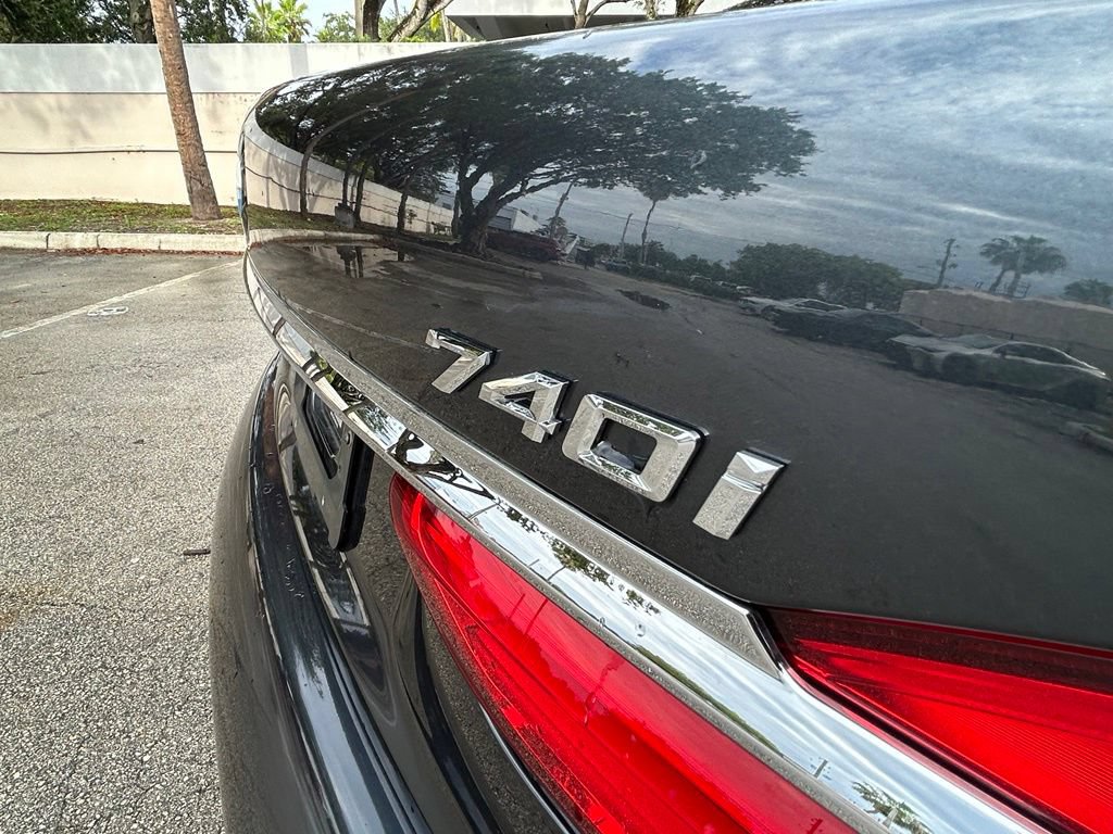 Used 2019 BMW 740i w/ Executive Package RWD image 38